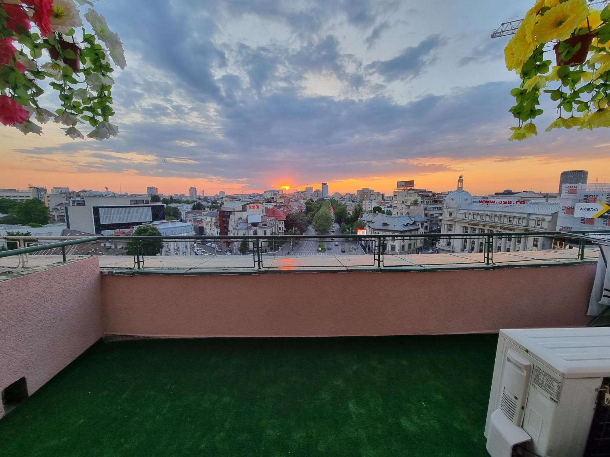 Golden Studio- Panoramic View With Terrace Bukarest Exteriör bild